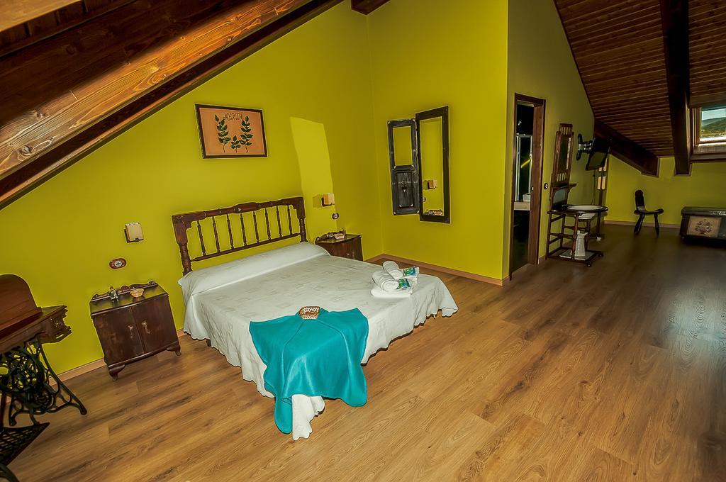 Casa Rural El Almendro De Maria Ponferrada Habitación foto