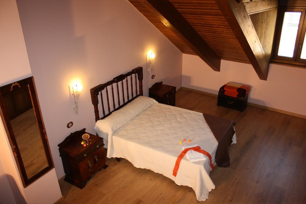 Casa Rural El Almendro De Maria Ponferrada Habitación foto
