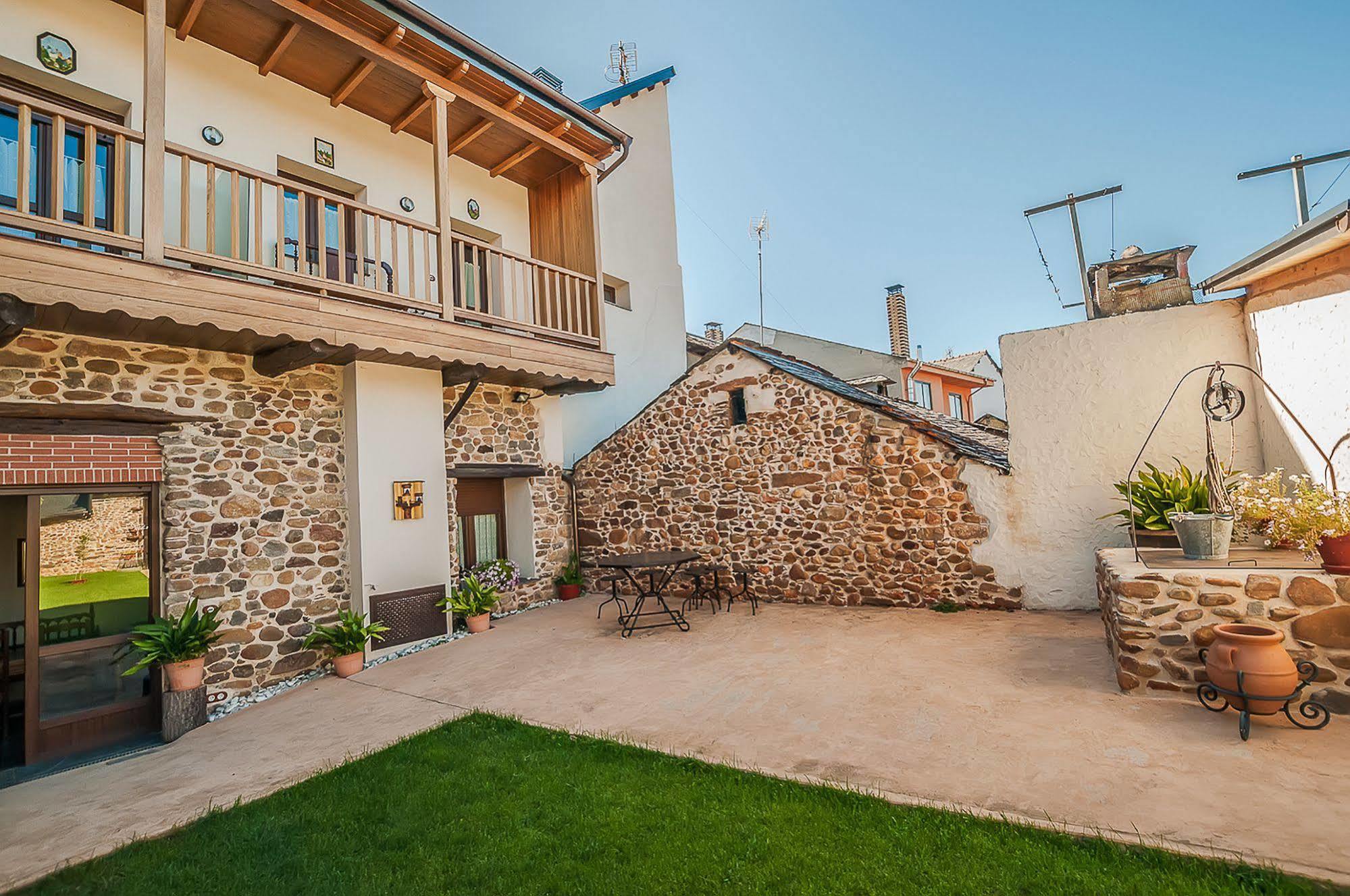 Casa Rural El Almendro De Maria Ponferrada Exterior foto